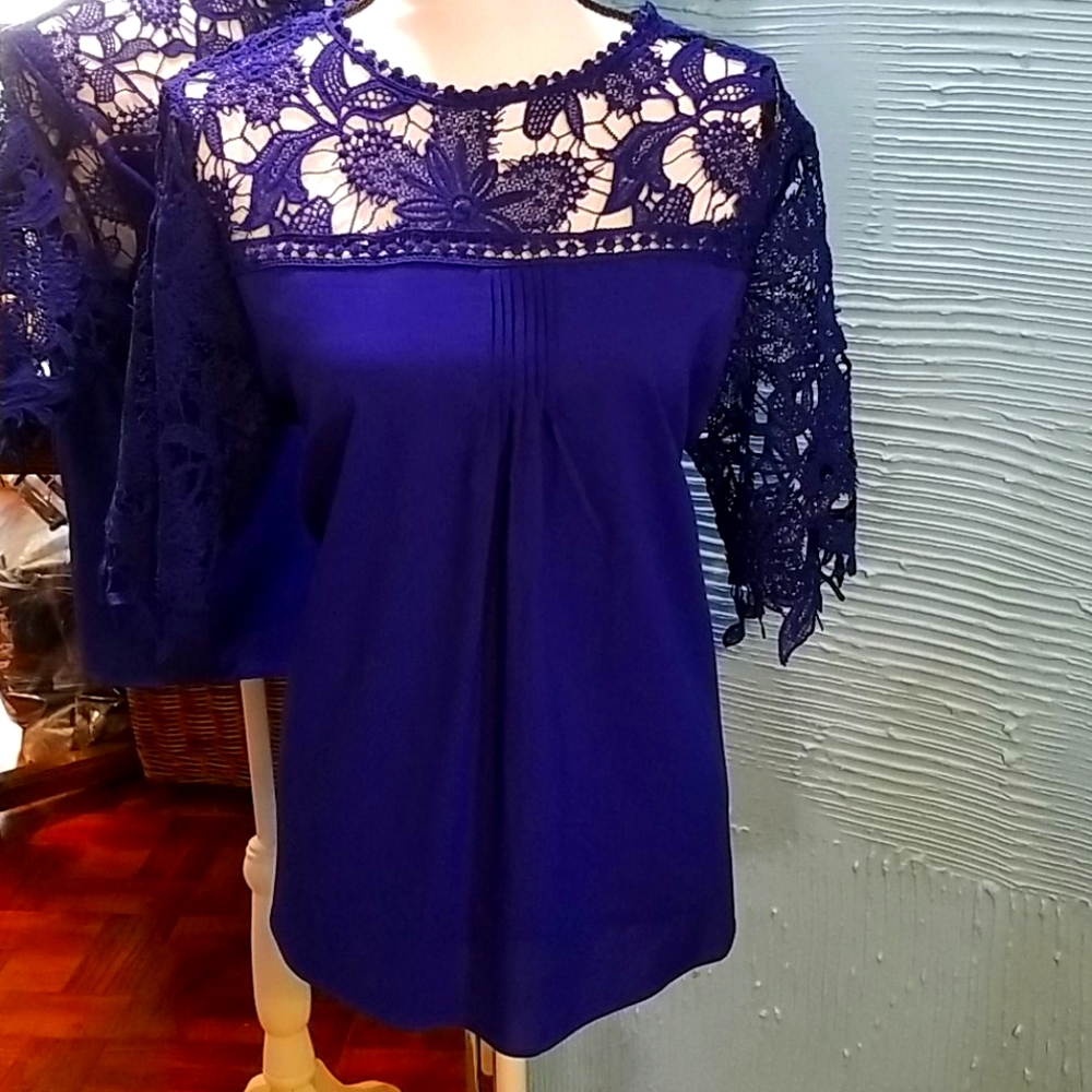 3/25$ OIONINOS LACE DETAIL BLOUSE